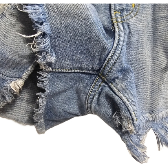 KanCan distressed 90s grunge style denim light wash jean shorts 13/30 - Picture 3 of 11